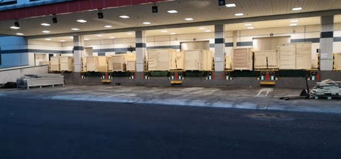 重慶榮昌進廠房設備搬遷服務 折臂吊車、直吊、叉車與平板拖車解決方案