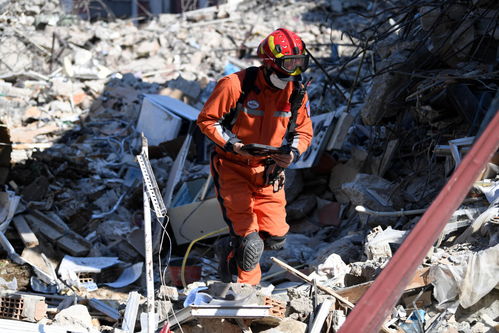 中國救援隊在土耳其成功營救4名被困人員并開展清障服務