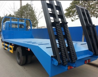 湖北荊州 東風(fēng)小勁卡挖機(jī)平板運(yùn)輸拖車，全國(guó)銷量領(lǐng)先的專用汽車解決方案